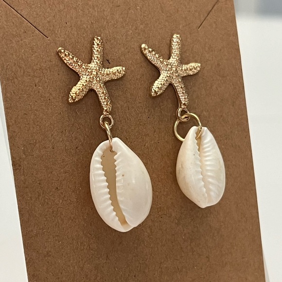 Starfish Earrings with cowrie shell | NWT - Picture 3 of 9